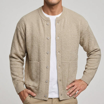 Gestrickte Strickjacke mit Knopfleiste